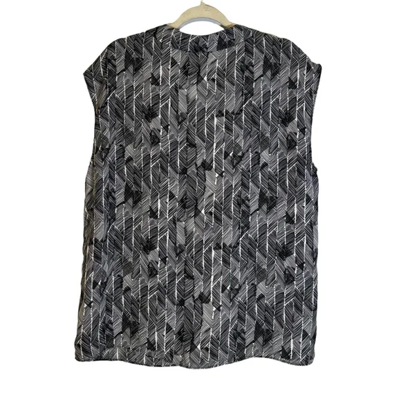Halston Studio Sleeveless Blouse L Black White Geometric Print Quiet Luxury - Picture 2 of 10